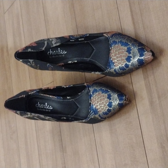 Charles David Embroidered Pumps - Picture 2 of 7